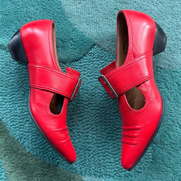 Fluevog LIKE NEW Truth Pilgrim lipstick red pointy buckle shoe - 8 (fits 7.5) - Picture 10 of 16